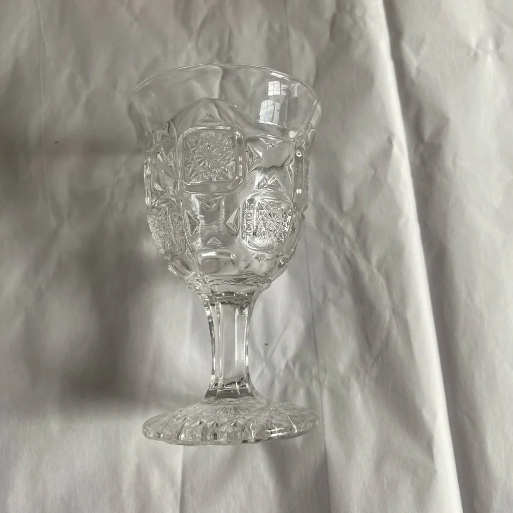 Antique Westmoreland Wine Glass Bridle Rosettes - Picture 6 of 7